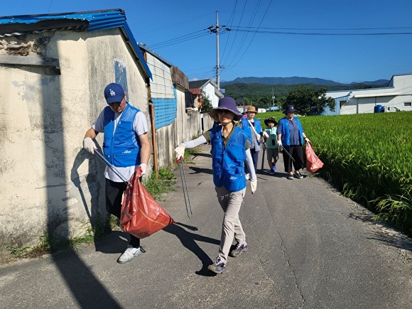 Pohang City's Cheongha-myeon Youth Guidance Committee is conducting 'Cheongha Flocking' with youth. [사진=청하면 청소년지도위원회]