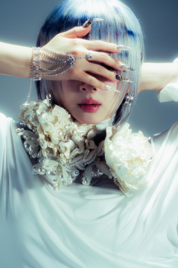 카드 전지우 콘셉트 포토 [사진=DSP미디어]