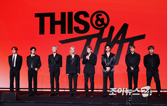 그룹 스트레이 키즈가 6일 오후 서울 영등포구 여의도동 콘래드 서울 호텔에서 진행된 스트레이 키즈(Stray Kids) 새 미니앨범 '디스 앤 댓(THIS & THAT)' 발매 기념 기자간담회에 참석해 소감을 말하고 있다. [사진=문수지 기자]