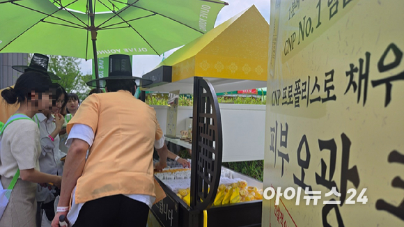 21일 서울 용산구 노들섬에서 열린 2025 올리브영 페스타가 소비자들로 북적이고 있다. [사진=진광찬 기자]
