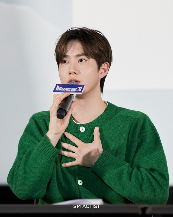 엑소 수호가 '메소드연기' GV에 참석해 대화를 나누고 있다. [사진=SM엔터테인먼트]