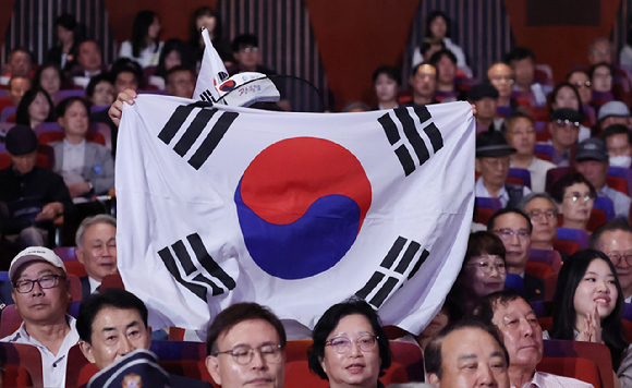 이재명 대통령이 15일 서울 종로구 세종문화회관에서 열린 제81주년 광복절 경축식에서 경축사를 하고 있다. 2026.8.15 [사진=연합뉴스]