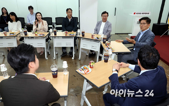 김문수 국민의힘 당대표 예비후보가 28일 오후 서울 여의도 국민의힘 서울시당에서 열린 당원간담회에서 발언을 하고 있다. [사진=곽영래 기자]