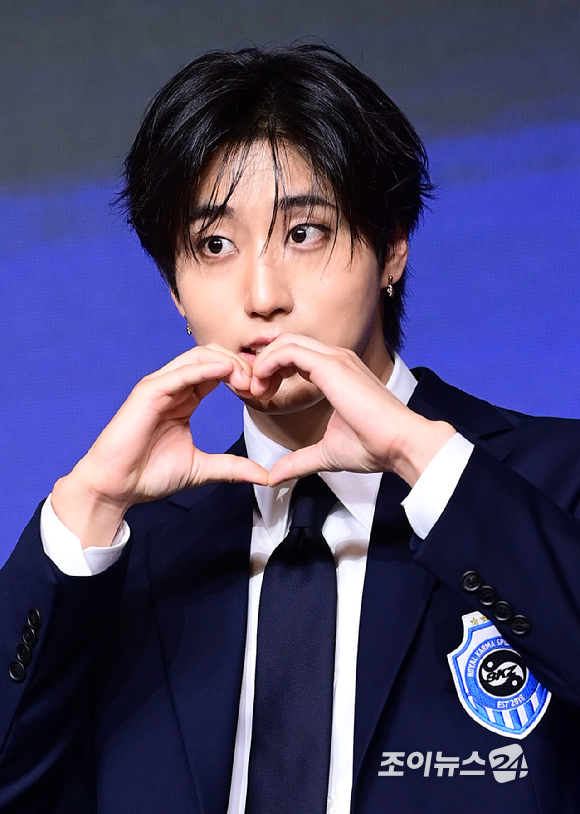 그룹 스트레이키즈 한이&nbsp;22일 오전 서울 영등포구 여의도 콘래드호텔에서 열린&nbsp;스트레이키즈(Stray Kids) 정규 4집 '카르마' 발매 기념 기자간담회에서 포즈를 취하고 있다. [사진=정소희 기자]