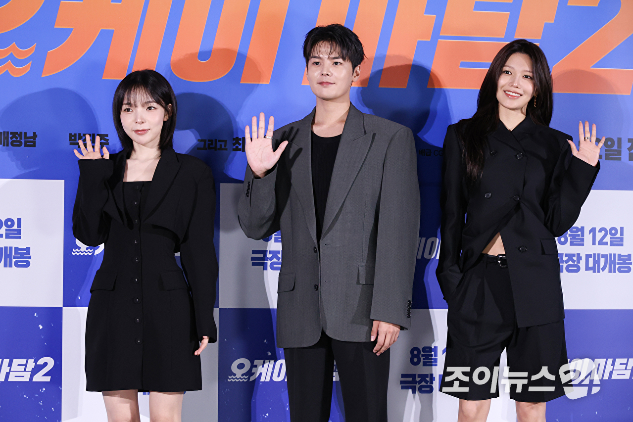 배우 박진주, 려운, 최수영이 13일 오전 서울 용산구 CGV 용산아이파크몰점에서 진행된 영화 '오케이 마담2'(감독 이철하) 제작보고회에 참석해 포즈를 취하고 있다. [사진=문수지 기자]