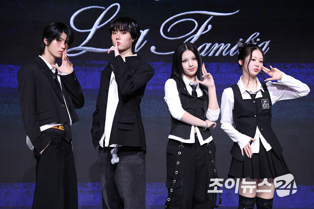 그룹 초코(ChoCo)가 24일 오후 서울 마포구 상암동 쇼킹케이팝센터에서 열린 초코엔터테인먼트 첫 패밀리 앨범 '초코 라 파밀리아(ChoCo La Familia)' 발매 기념 쇼케이스에 참석해 포즈를 취하고 있다. [사진=문수지 기자]