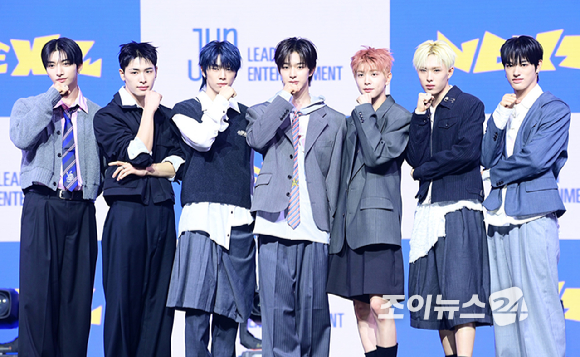 그룹 넥스지가 27일 오후 서울 용산구 한남동 블루스퀘어에서 열린 넥스지(NEXZ) 두 번째 싱글 앨범 'Mmchk(음츠크)' 발매 기념 쇼케이스에 참석하고 있다. [사진=정소희 기자]