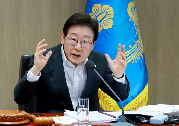 이재명 대통령이 29일 서울 용산 대통령실 청사에서 열린 국무회의에서 중대재해 근절대책 토론을 하고 있다. 2025.7.29 [사진=연합뉴스]
