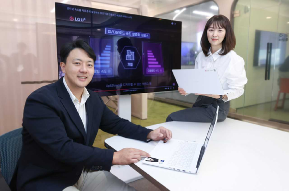 비즈온을 소개하는 LG유플러스 직원들의 모습. [사진=LGU+]