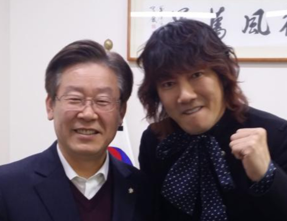 가수 김장훈(62)이 이재명 대통령과 성남시장 시절 나눴던 일화를 전했다. [사진=이재명 X]