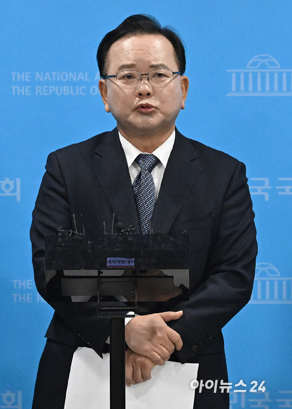 김부겸 전 국무총리가 30일 서울 여의도 국회 소통관에서 대구시장 출마를 선언하고 있다. [사진=곽영래 기자]