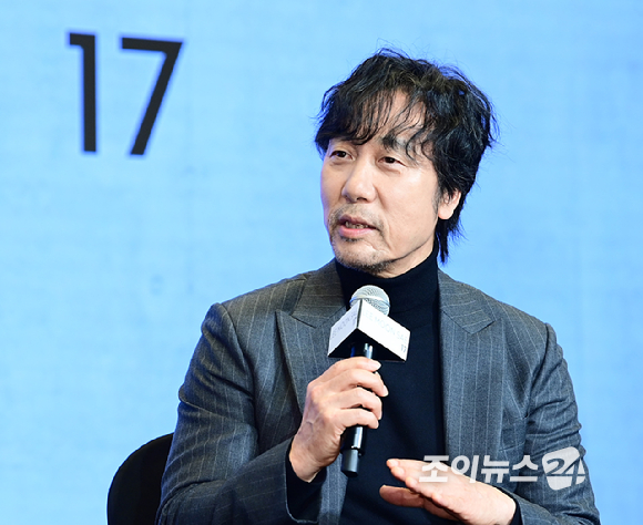 가수 이문세가 13일 오후 서울 마포구 스탠포드호텔에서 열린 이문세 정규 17집 선공개 곡 발표 제작발표회에 참석하고 있다. [사진=정소희 기자]