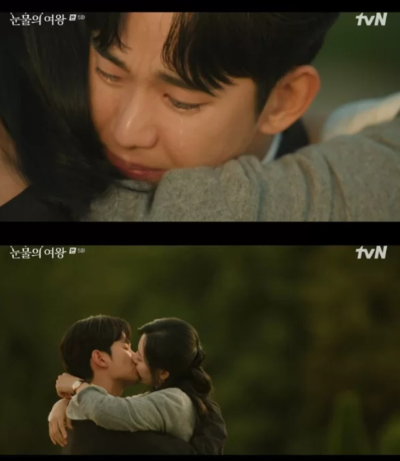 '눈물의 여왕' 김수현과 김지원이 눈물 키스를 나눈 가운데 시청률은 하락했다.  [사진=tvN 방송화면 캡처]
