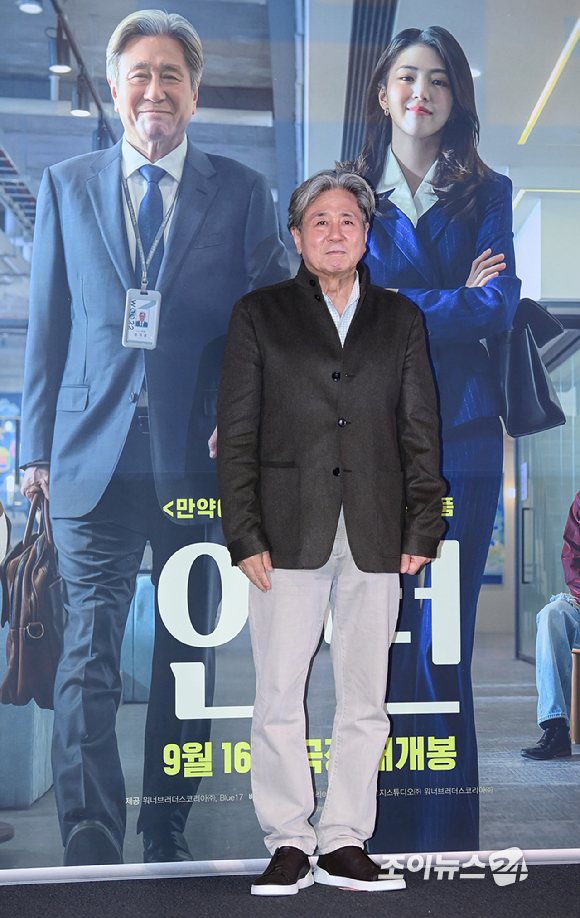 배우 최민식이 4일 오후 서울 CGV 용산아이파크몰에서 열린 영화 '인턴'(감독 김도영) 언론시사회에 참석하고 있다. [사진=정소희 기자]