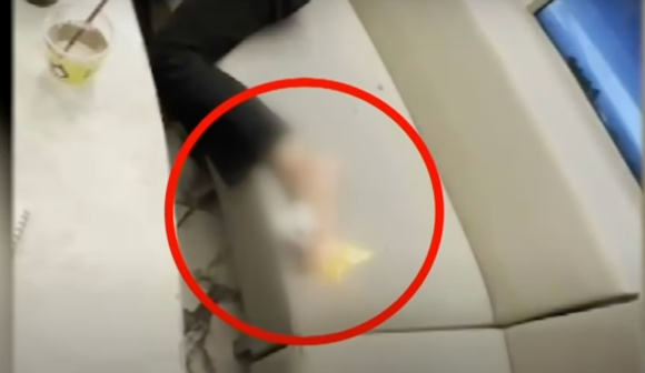 광주의 한 술집 직원이 아르바이트생의 발가락에 휴지를 끼운 후 불을 붙여 화상을 입힌 사건이 발생했다. [사진=KBC 광주방송 보도화면 캡처]