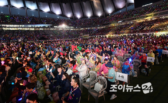 11일 오후 서울월드컵경기장에서 '2023 새만금 세계스카우트 잼버리 K팝 슈퍼 라이브'가 열리고 있다. [사진=한국온라인사진기자협회 공동취재단]