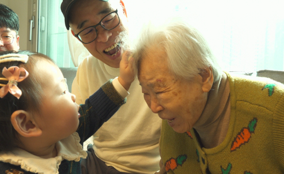 '인간극장' 4대 여섯식구 함께⋯99세 치매노모와 14개월 딸