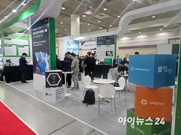 베트남 최대 IT 기업 FPT가 10일 삼성동 코엑스에서 열리는 '오토모티브월드코리아' 행사에 부스를 차린 모습이다. [사진=설재윤 기자]