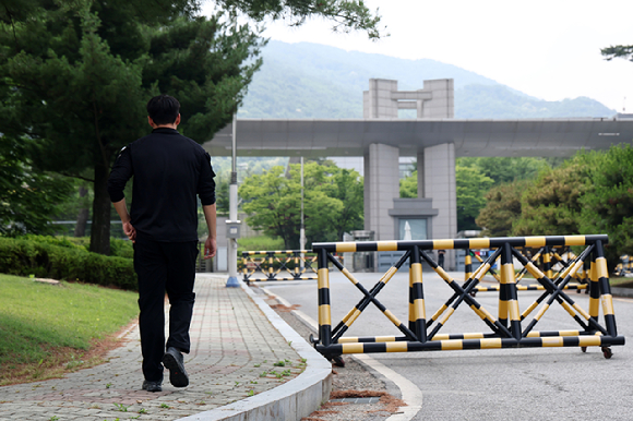 정부가 10일 '12&middot;3 비상계엄' 때 핵심적인 역할을 한 국군방첩사령부(방첩사)를 해체하고 주요 기능을 서로 다른 기관으로 분산하기로 했다. 사진은 이날 경기도 과천 소재 국군방첩사령부. 2026.6.10 [사진=연합뉴스]