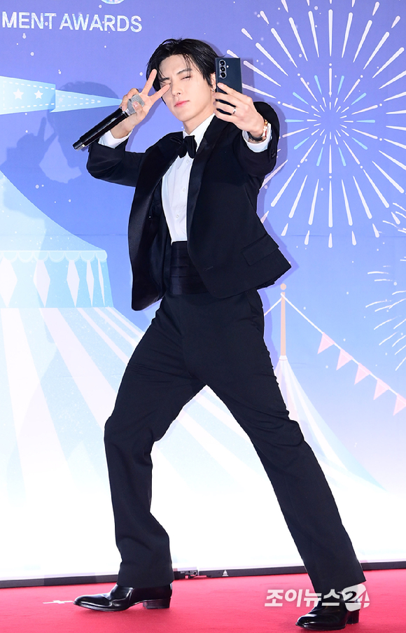 '아이돌 라디오' 더보이즈 에릭이 29일 오후 서울 마포구 MBC 사옥에서 열린 '2025 MBC 방송연예대상' 포토월 행사에 참석하고 있다. [사진=정소희 기자]