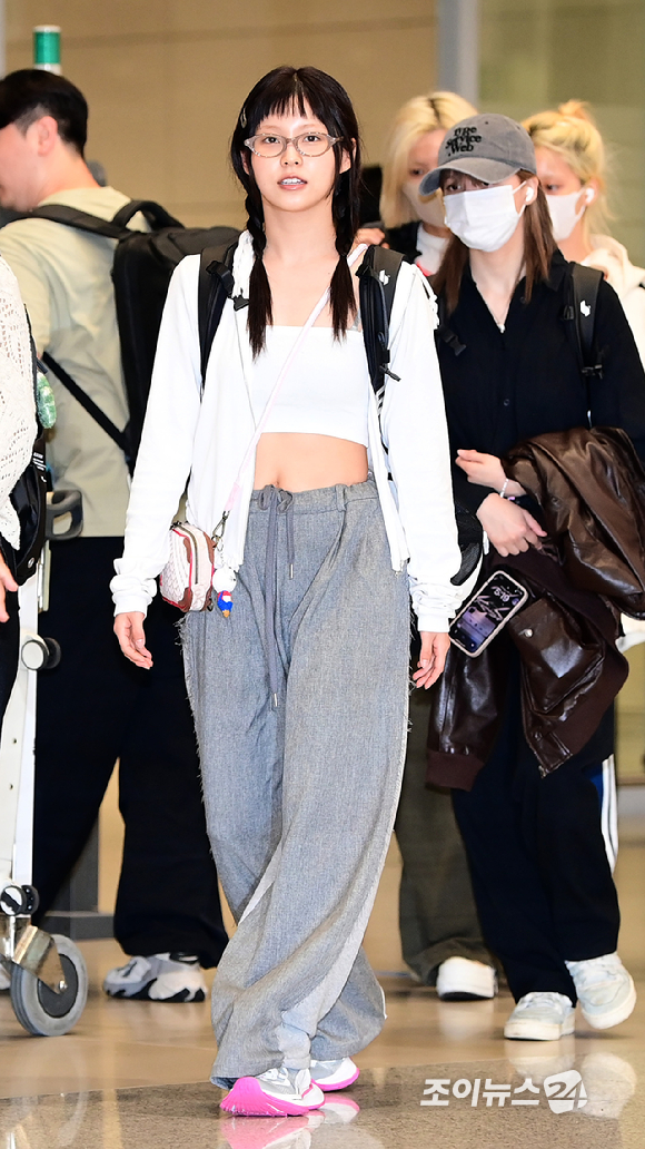 그룹 엔믹스(NMIXX) 규진이 16일 오후 해외 일정을 마치고 인천국제공항을 통해 입국하고 있다. [사진=정소희 기자]