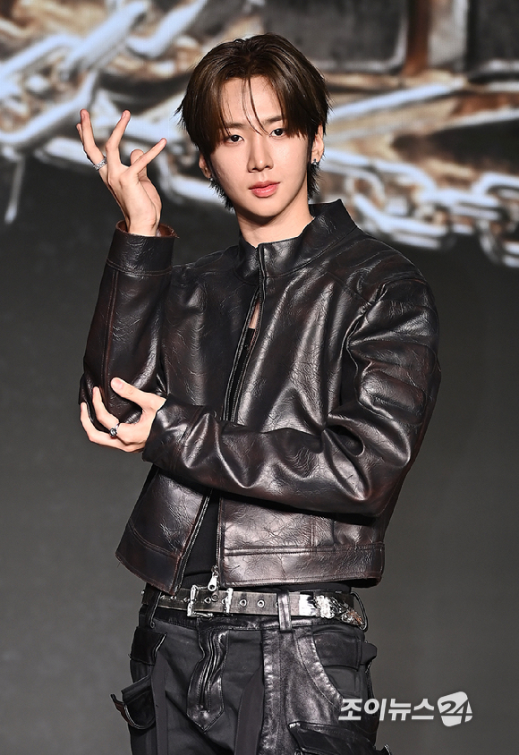 그룹 82메이저(82MAJOR) 남성모가 30일 오후 서울 강남구 일지아트홀에서 열린 미니 4집 '트로피' 컴백 쇼케이스에서 포토타임을 갖고 있다. [사진=곽영래 기자]