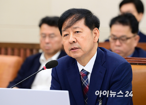 구윤철 기획재정부 장관 후보자가 17일 서울 여의도 국회 기획재정위원회에서 열린 인사청문회에서 의원 질의에 답변하고 있다. [사진=정소희 기자]