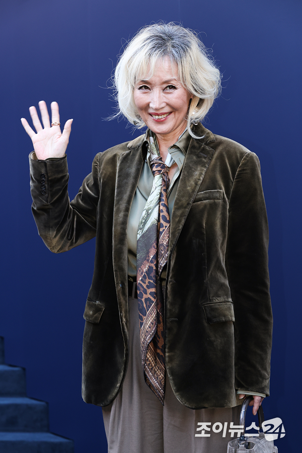 배우 이혜영이 15일 오후 서울 종로구 석파정 서울미술관에서 진행된 패션 아이콘 랄프 로렌의 삶을 조명한 HBO 다큐멘터리 '베리 랄프' 스크리닝 이벤트에 참석해 포즈를 취하고 있다. [사진=문수지 기자]