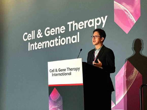 이태희 삼성바이오로직스 항체배양PD팀 상무가 지난 16일(현지시간) 미국 보스턴에서 열린 '2025 바이오프로세스 인터내셔널(BPI)' 스피킹 세션에서 발표하고 있다. [사진=삼성바이오로직스 제공]