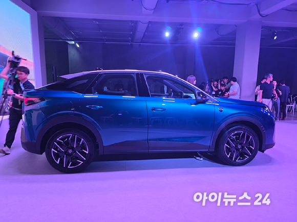 푸조 '3008 스마트 하이브리드' 정측면. [사진=김종성 기자]