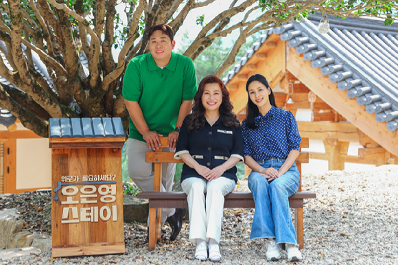 23일 오전 MBN '오은영 스테이'의 온라인 제작발표회가 열린다. 오은영, 고소영, 문세윤이 제작발표회에 앞서 포토타임을 갖고 있다. [사진=MBN]