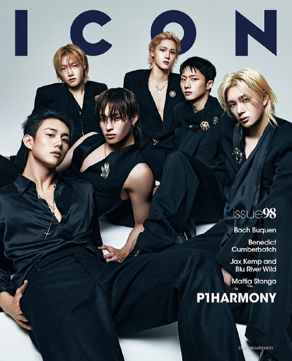 그룹 피원하모니가 화보 촬영에서 포즈를 취하고 있다. [사진=ICON]