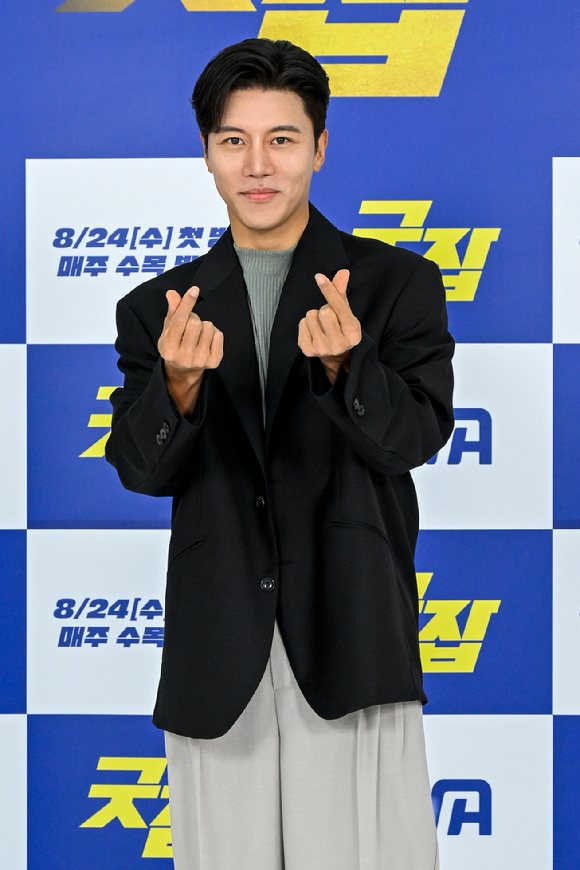 [포토]음문석 '하트도 파이팅 넘치게'