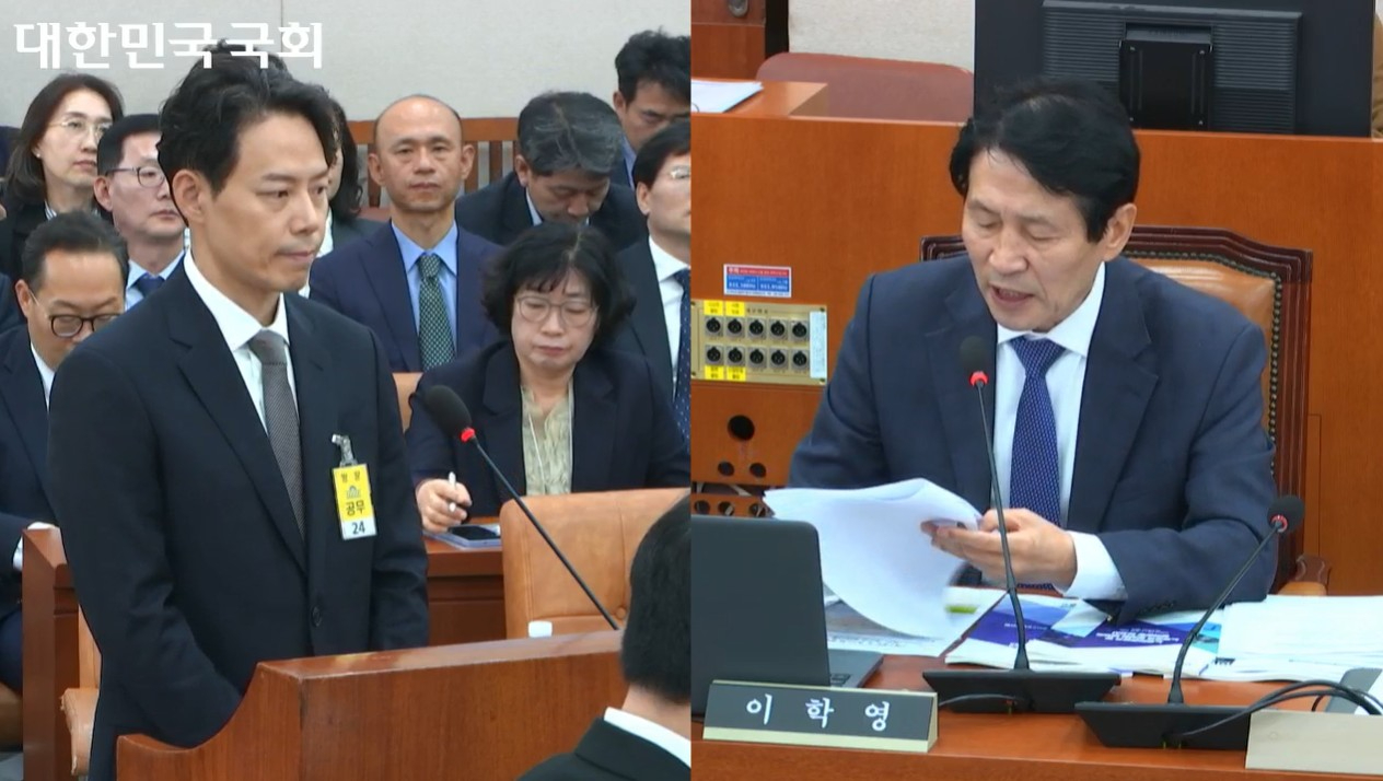 30일 국회 기후에너지환경노동위원회(기후노동위) 종합 국정감사에서 황순배 네이버 인사 총괄(부사장·왼쪽)이 이학영 의원(더불어민주당)의 질의를 듣고 있다. [사진=국회 인터넷의사중계시스템]