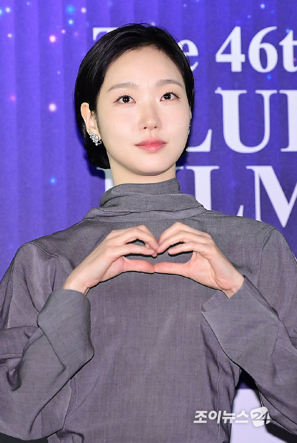 배우 김고은이 29일 오전 서울 영등포구 CGV 여의도에서 열린 제45회 청룡영화상 수상자들과 함께하는 핸드프린팅 행사에 참석하고 있다. [사진=정소희 기자]