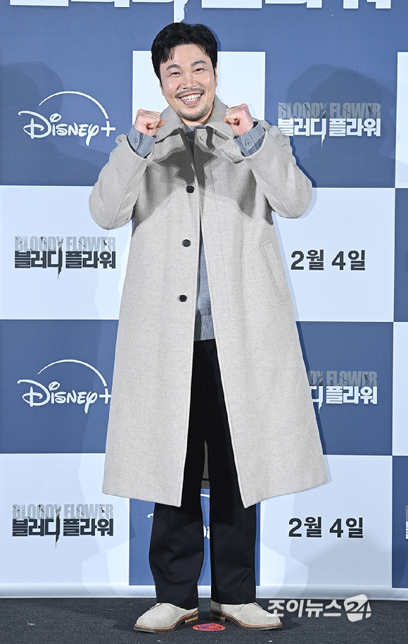 배우 신승환이 27일 서울 용산구 CGV 용산아이파크몰에서 열린 디즈니+ '블러디 플라워' 제작발표회에서 포즈를 취하고 있다. [사진=곽영래 기자]