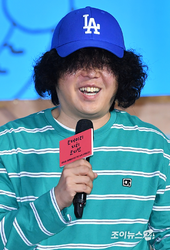 이창수 PD가 10일 오전 서울 영등포구 여의도동 KBS별관에서 진행된 KBS 2TV 새 예능프로그램 '크레이지 리치 코리안' 제작발표회에 참석해 소감을 말하고 있다. [사진=문수지 기자]