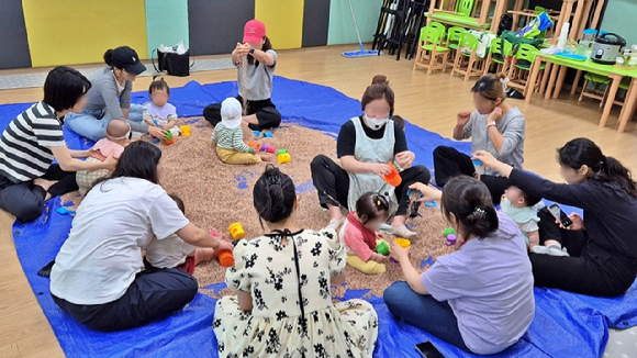 롯데마트 문화센터 은평점 영유아 클래스 모습. [사진=롯데마트]