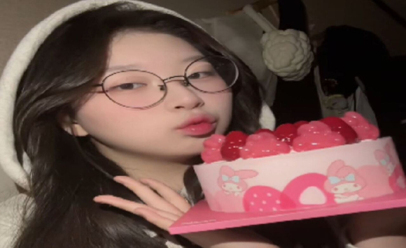 졸음운전 차량에 치여 의식을 잃은 16살 소녀가 6명에게 새 생명을 선물하고 세상을 떠났다. 사진은 박채연 양. [사진=한국장기조직기증원]