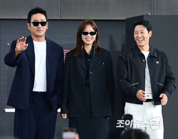 하정우 감독-배우 공효진-김동욱이 19일 오전 부산광역시 해운대구 우동 영화의 전당에서 열린 제30회 부산국제영화제(BIFF) '윗집 사람들' 오픈토크 행사에 참석하고 있다. [사진=정소희 기자]