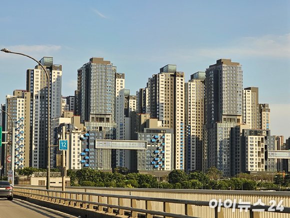 이달 입주를 앞둔 서초구 반포동 '래미안 원베일리' 전경. [사진=김서온 기자]