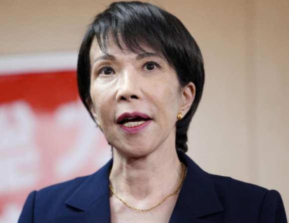 지난해 10월 당시 일본 자민당 본부에서 다카이치 사나에 총재가 공명당과의 협의가 결렬된 이유에 대해 설명하고 있다. [사진=교도/연합뉴스 ]