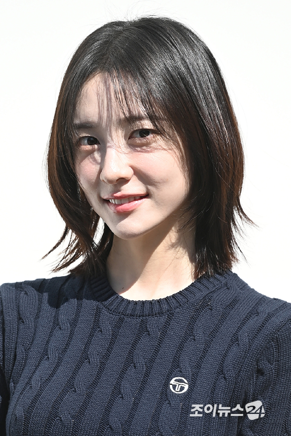 배우 박지현이 26일 오후 서울 용산구 한남동 플래그십 스토어에서 열린 클래식 라이프스타일 브랜드 세르지오 타키니 한남 플래그십 스토어 오픈 기념 포토콜 행사에 참석해 포즈를 취하고 있다. [사진=문수지 기자]