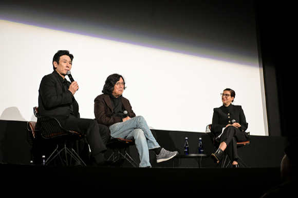 설경구와 이창동 감독이 파리 시어터(The Paris Theater)에서 열린 '박하사탕' 4K 상영회에 참석했다. [사진=넷플릭스]