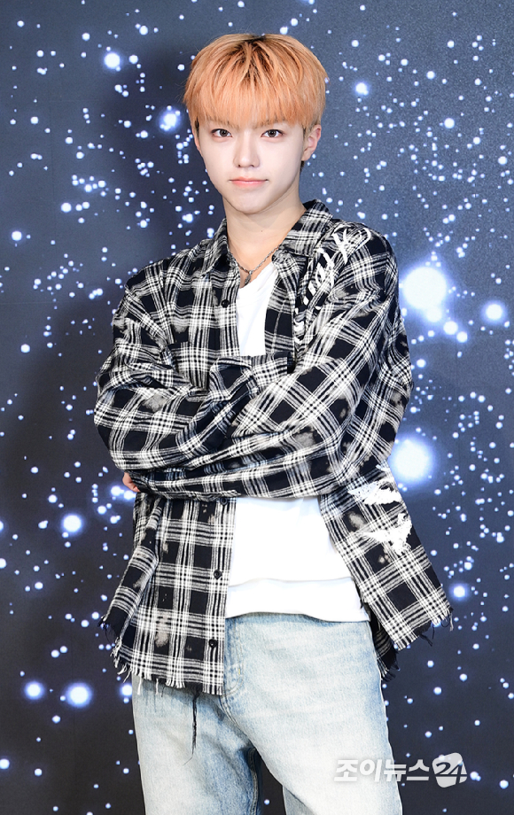 그룹 올아워즈(ALL(H)OURS)가 서울 성동구 성수동에 위치한 케이팝 체험 아카데미 케이팝아케이드에서 진행된 조이뉴스24와의 인터뷰에 앞서 포즈를 취하고 있다. [사진=정소희 기자]