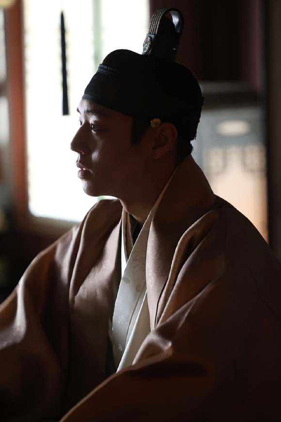 배우 박지훈이 영화 '왕과 사는 남자'에서 이홍위 역을 맡아 열연하고 있다. [사진=YY엔터테인먼트]