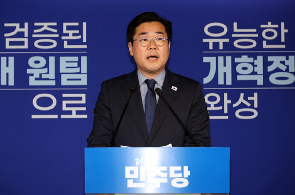 더불어민주당 박찬대 의원이 23일 서울 여의도 중앙당사에서 당 대표 선거 출마를 선언하고 있다. 2025.6.23 [사진=연합뉴스]