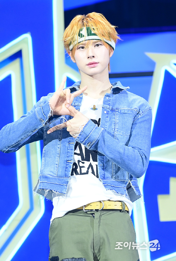 그룹 투어스 경민이 13일 오후 서울 광진구 예스24라이브홀에서 열린 투어스(TWS) 네 번째 미니앨범 'play hard' 발매 쇼케이스에 참석하고 있다. [사진=정소희 기자]