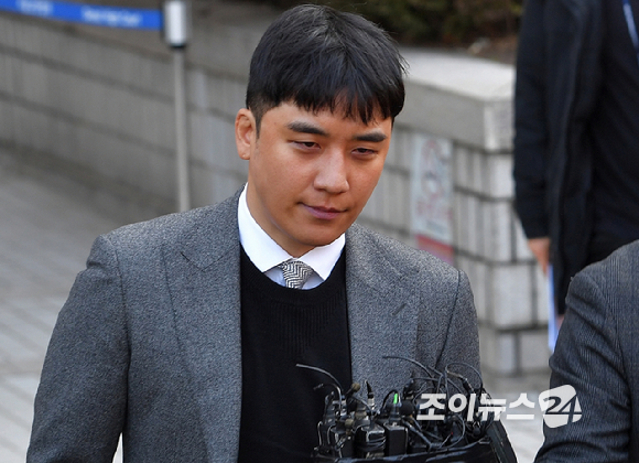 빅뱅 출신 승리, 특수폭행 혐의로 피소⋯출소 3년여 만