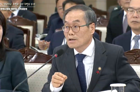 이용철 방위사업청장이 18일 진행된 국방부&middot;국가보훈부 등의 2026 업무보고에서 발언하고 있다. [사진=유튜브 캡처]